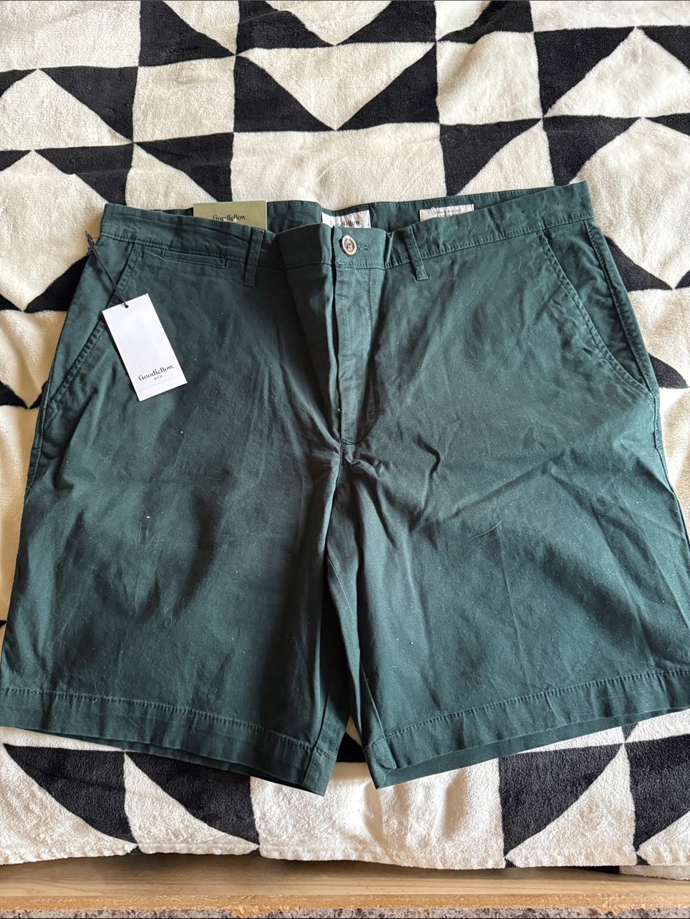 Men's Dark Green Flat-Front Cotton Shorts - Classic Everyday Style